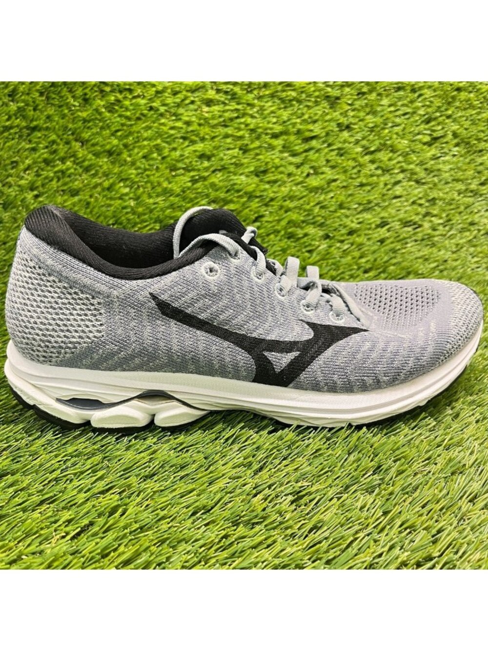 Mizuno Waveknit R2 Womens Size 9 Gray Black Athletic Running Shoes Sneakers